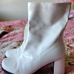 Amazon Glossy White Heeled Gogo Boots